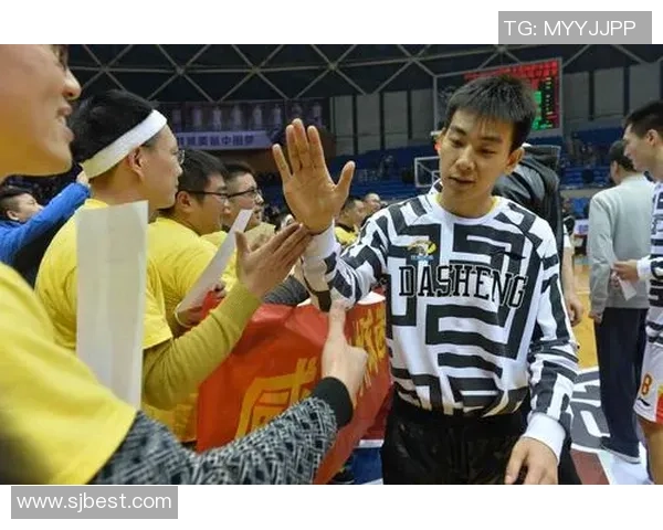 南京篮球队战术变革引发热议球迷与专家共同探讨未来发展方向